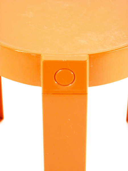 Petite table de chevet orange